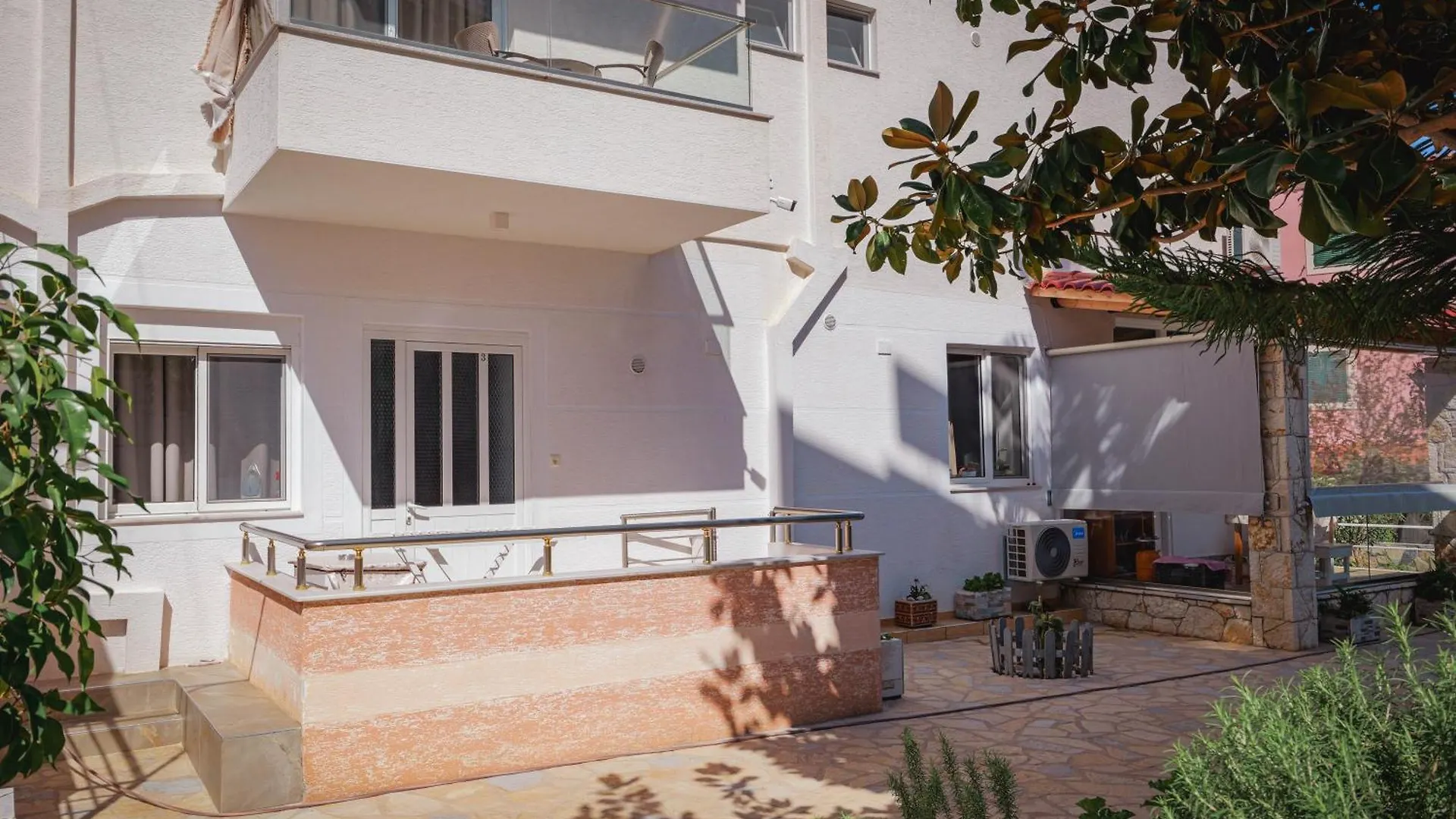 Villa Family Garden Εξαμίλιο Διαμέρισμα